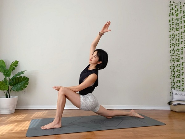 yoga_992_02.jpg