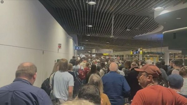 9news_브리즈번-공항-금속탐지기-고장.jpg