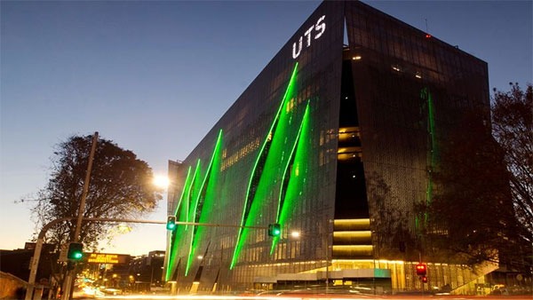 9news_UTS-1000개-과목-폐지-130명-해고.jpg