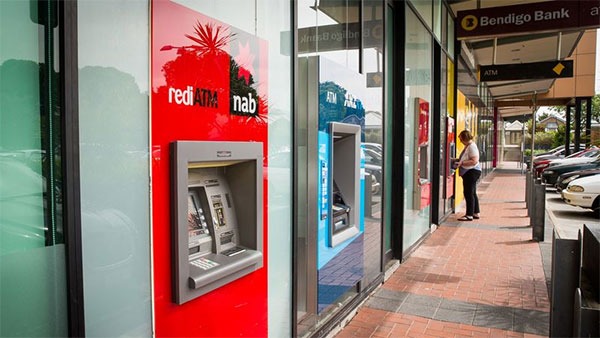9news_호주-ATM-절반-사라져.jpg