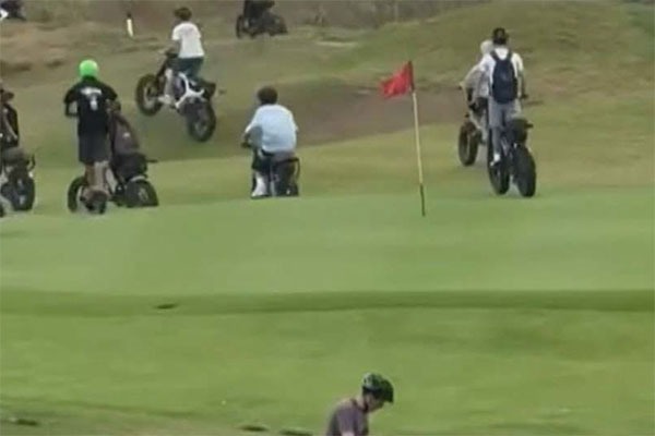 9news_전동자전거-골프장-난입.jpg
